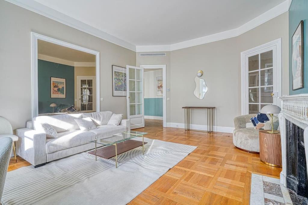 Chic Et Spacieux 16e Arrondissement Appartement